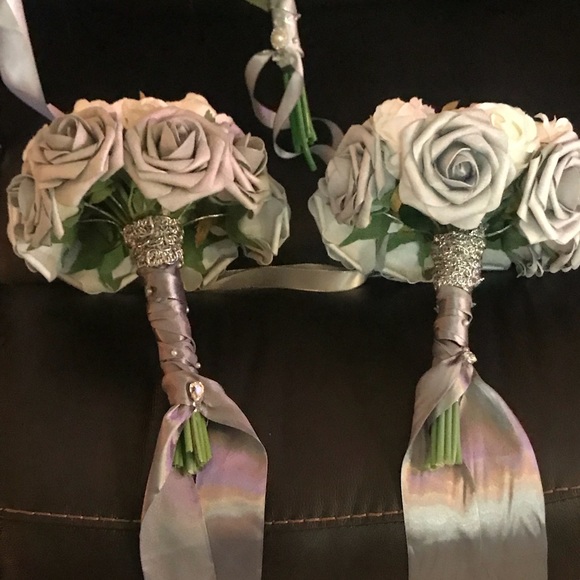 New Gorgeous Silver and white bouquet - Picture 4 of 8